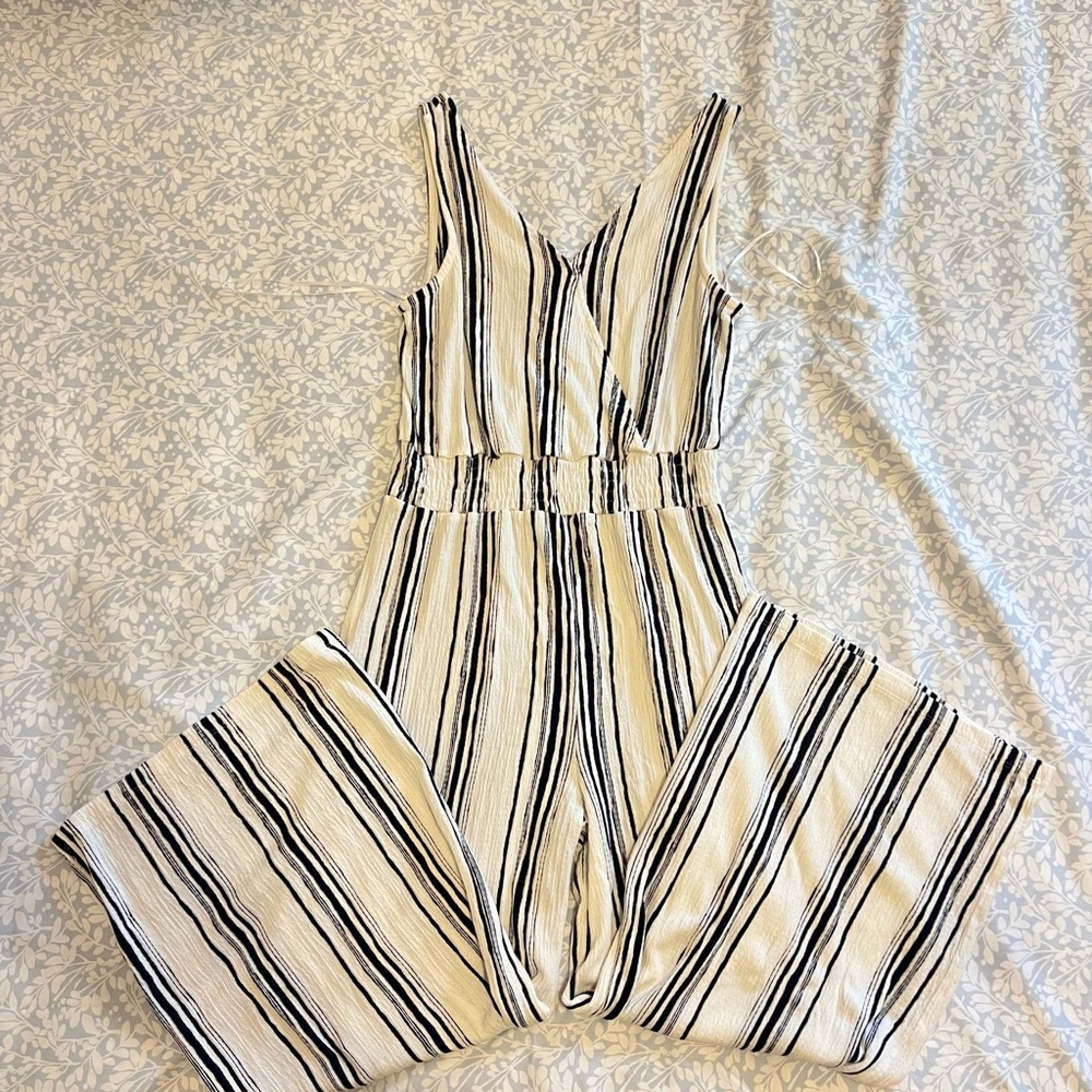 Source Unknown Black and White Jumpsuit with Wide-Leg Design